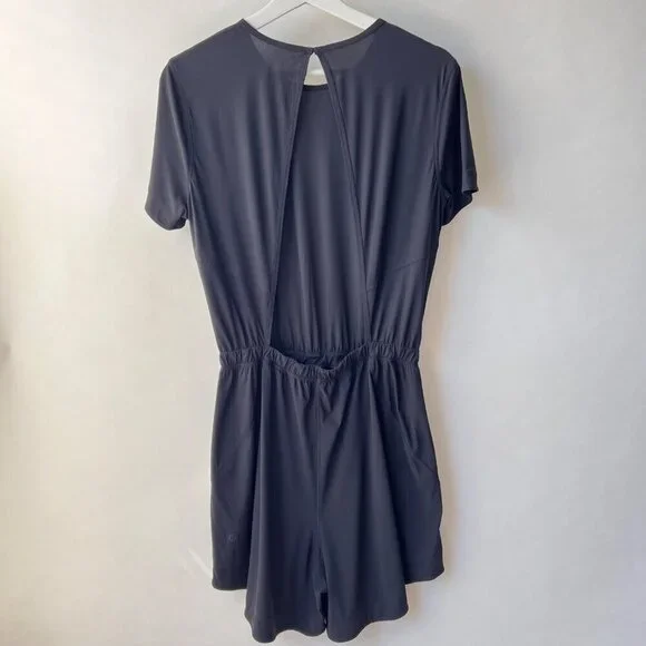 Lululemon Lightweight High-Neck Romper Black Size 8 A141